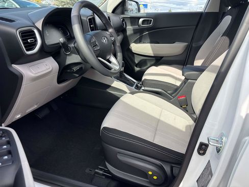 Used 2026 Hyundai Venue SEL FWD image 6
