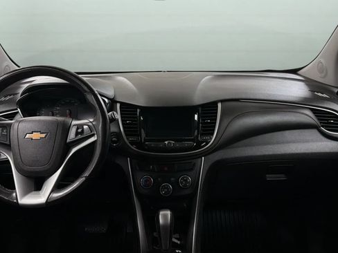 Used 2019 Chevrolet Trax LT w/ LT Convenience Package FWD image 9