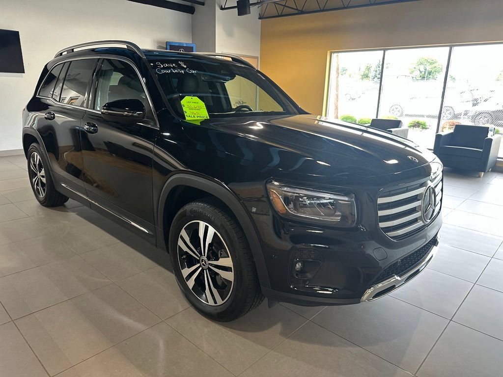 Used 2026 Mercedes-Benz GLB 250 4MATIC image 3