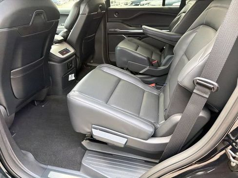 New 2027 Lincoln Navigator Premiere RWD image 19