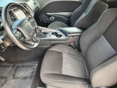 Used 2022 Dodge Challenger GT image 13