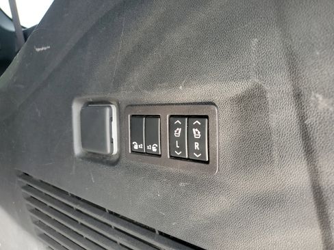 Used 2023 GMC Yukon XL Denali image 15