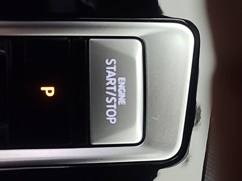 Used 2025 Volkswagen Atlas Cross Sport SE image 36