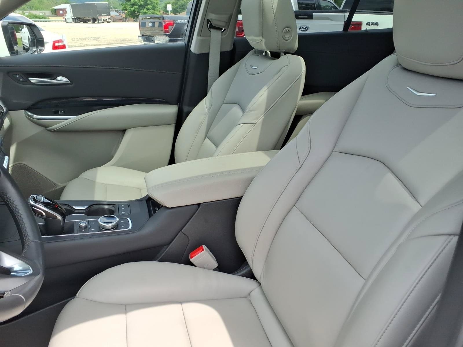 Used 2023 Cadillac XT4 Premium Luxury w/ Sun And Sound Package AWD/4WD image 5