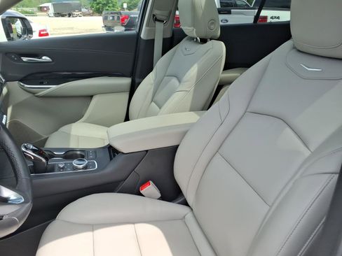 Used 2023 Cadillac XT4 Premium Luxury w/ Sun And Sound Package AWD/4WD image 5