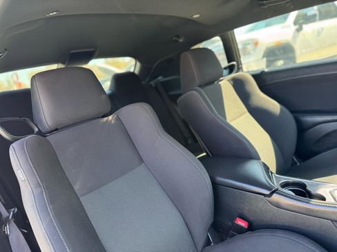 Used 2015 Dodge Challenger R/T RWD image 12