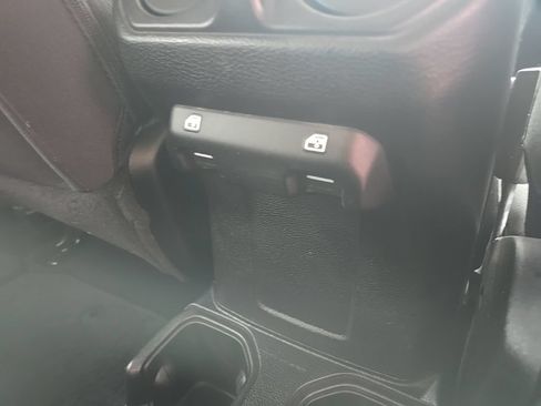Used 2018 Jeep Wrangler Unlimited Sport S AWD/4WD image 80