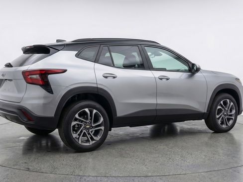 Used 2025 Chevrolet Trax LT image 9
