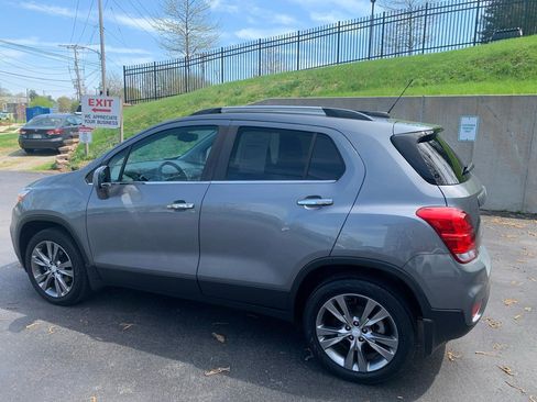 Used 2020 Chevrolet Trax LT w/ LT Convenience Package image 3