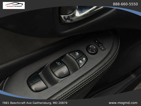 Used 2018 Nissan Murano SV AWD/4WD image 10