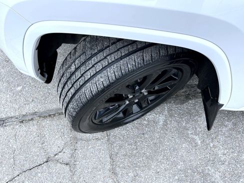 Used 2020 Jeep Grand Cherokee Altitude image 23