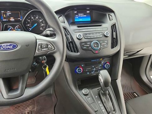 Used 2017 Ford Focus SE image 23