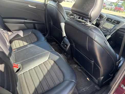 Used 2018 Ford Fusion SE w/ Equipment Group 201A FWD image 14