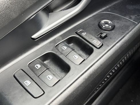 Used 2023 Hyundai Elantra Limited image 19