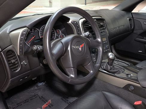 Used 2005 Chevrolet Corvette Coupe w/ Preferred Equipment Group RWD image 33