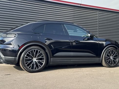 Used 2024 Porsche Macan 4 Electric image 9