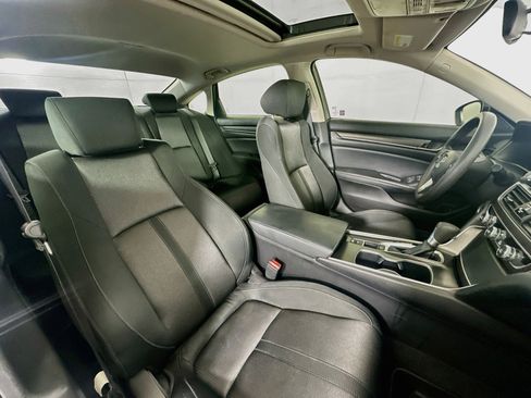 Used 2018 Honda Accord EX image 30