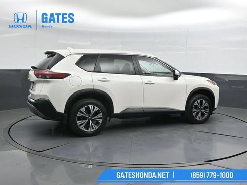 Used 2023 Nissan Rogue SV FWD image 2