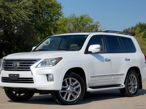 Used 2013 Lexus LX 570 4WD w/ Luxury Pkg w/Pre-crash image 2