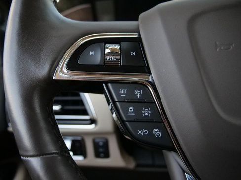 Used 2023 Lincoln Navigator Reserve AWD/4WD image 21