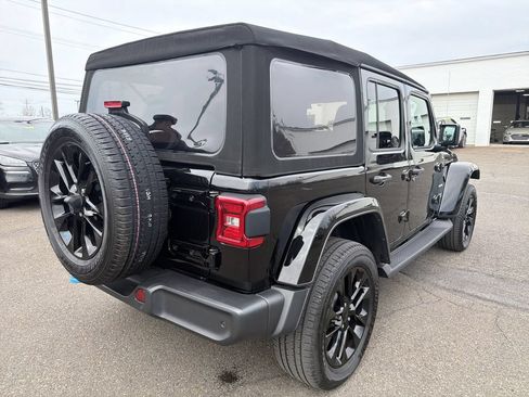 Used 2023 Jeep Wrangler Unlimited Sahara w/ Cold Weather Group AWD/4WD image 6
