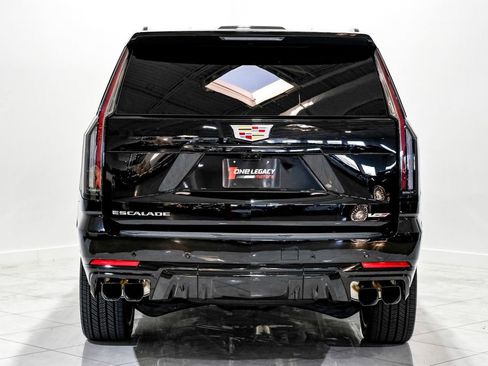 Used 2025 Cadillac Escalade V AWD/4WD image 9
