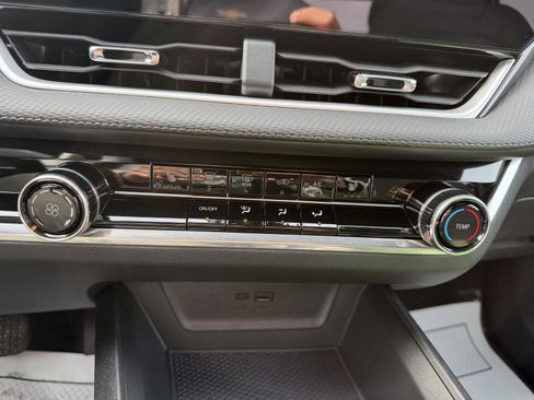 Used 2025 Chevrolet Equinox LT w/ Safety and Technology Package image 19