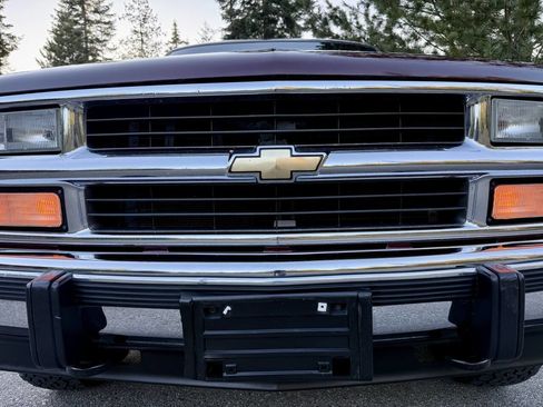 Used 1994 Chevrolet Suburban 4WD image 9