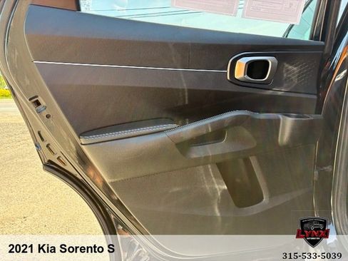 Used 2021 Kia Sorento S AWD/4WD image 29