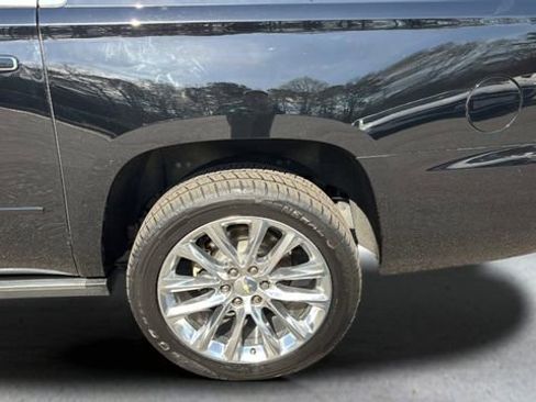 Used 2019 Chevrolet Suburban Premier w/ Premier Plus Edition image 36