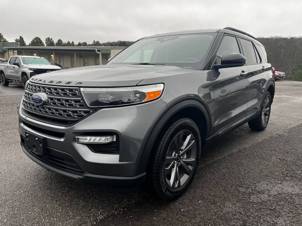 Used 2023 Ford Explorer XLT w/ Equipment Group 202A AWD/4WD image 5
