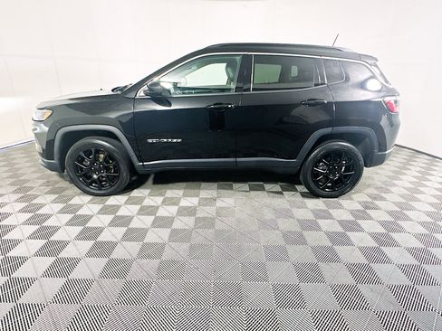 Used 2022 Jeep Compass Latitude AWD/4WD image 6