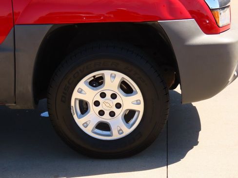 Used 2002 Chevrolet Avalanche image 9