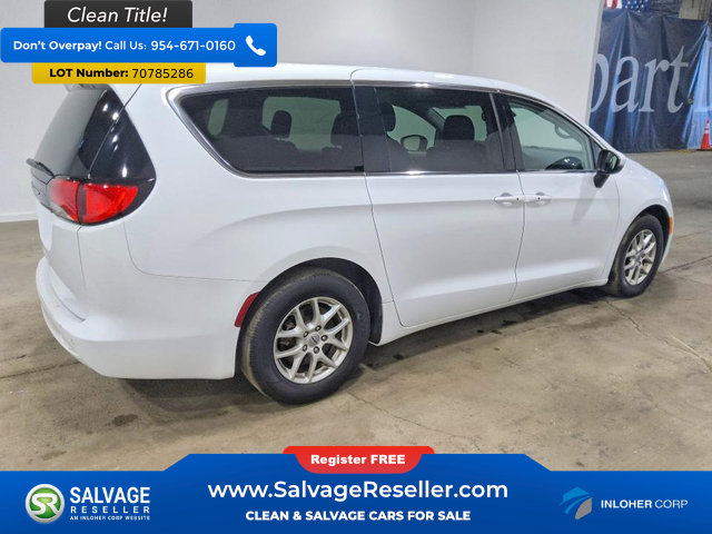 Used 2023 Chrysler Voyager LX FWD image 4