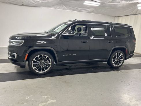 Used 2022 Jeep Wagoneer Series III w/ Premium Group I AWD/4WD image 6
