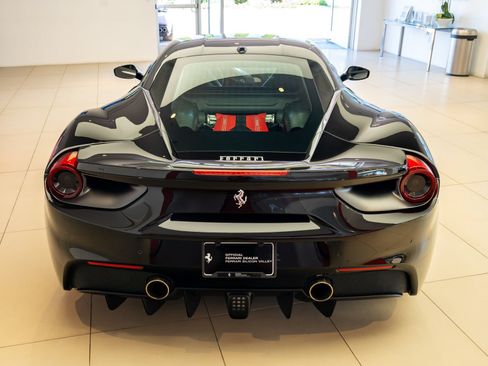 Certified 2016 Ferrari 488 GTB RWD image 5