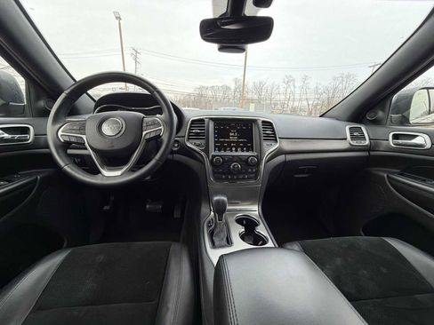 Used 2017 Jeep Grand Cherokee Altitude image 19