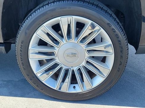 Used 2020 Cadillac Escalade Platinum image 12