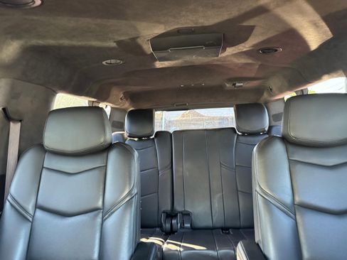 Used 2017 Cadillac Escalade ESV Platinum image 7