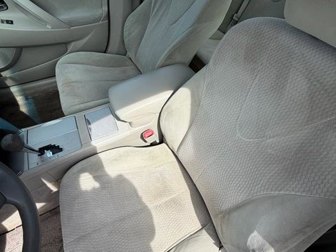 Used 2010 Toyota Camry LE FWD image 12