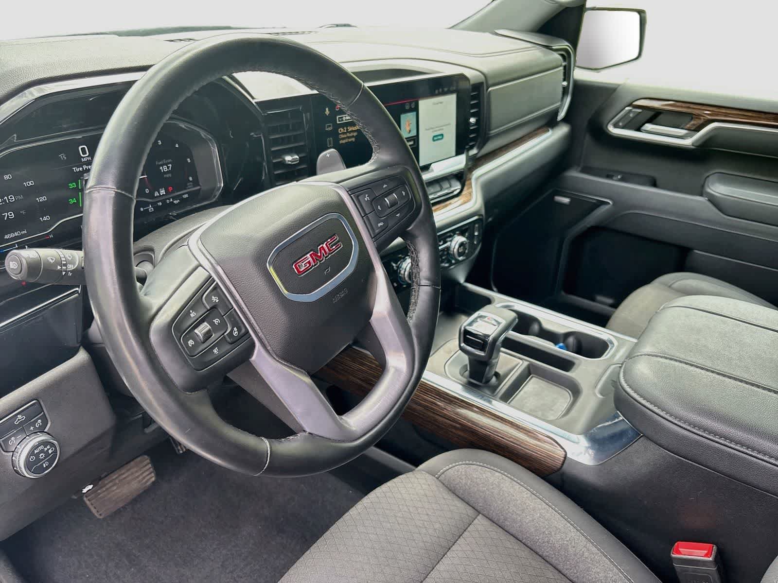Used 2025 GMC Sierra 1500 Elevation w/ Preferred Package AWD/4WD image 9