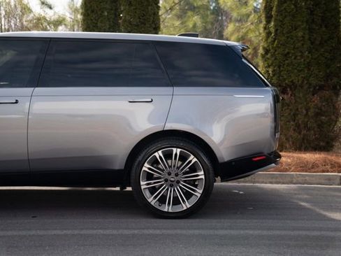 Used 2023 Land Rover Range Rover Long Wheelbase Autobiography AWD/4WD image 11