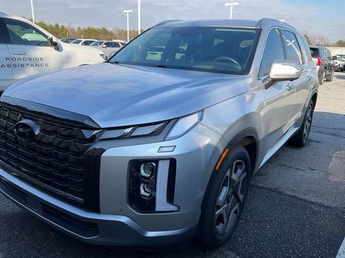 Used 2024 Hyundai Palisade Limited image 3