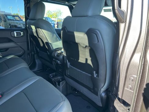 New 2025 Jeep Gladiator Mojave image 44