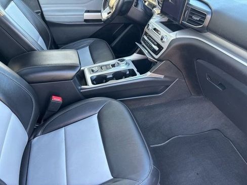 Used 2022 Ford Explorer XLT w/ Equipment Group 202A image 43