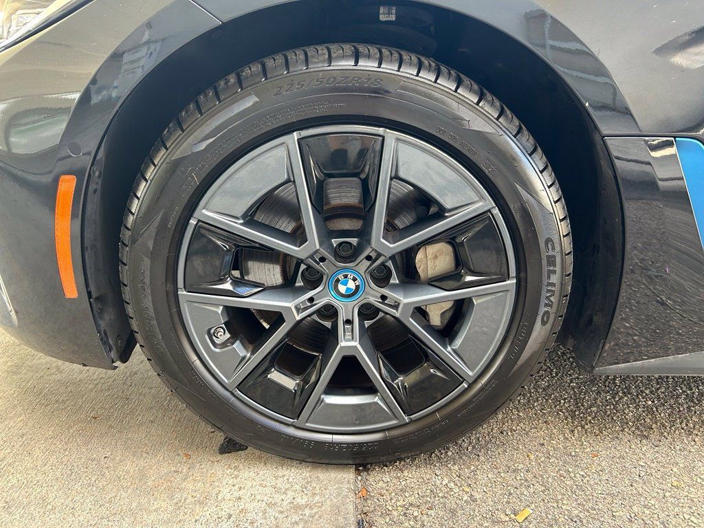 Used 2024 BMW i4 eDrive40 w/ Premium Package RWD image 17