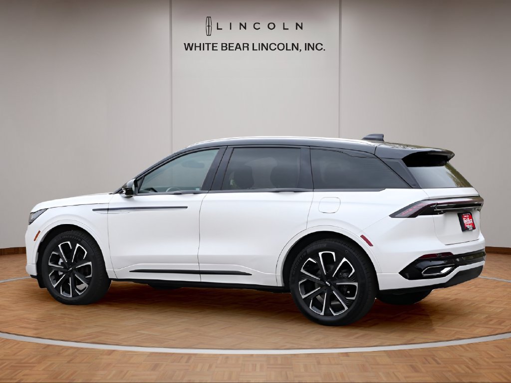 Used 2025 Lincoln Nautilus Reserve AWD/4WD image 7