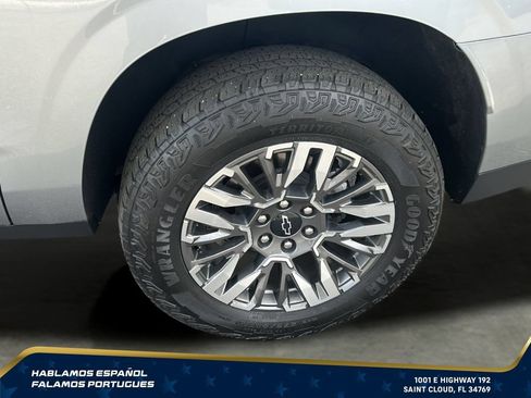 Certified 2025 Chevrolet Suburban Z71 AWD/4WD image 36