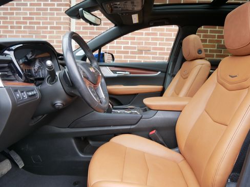 Used 2025 Cadillac XT5 Premium Luxury w/ Technology Package image 6