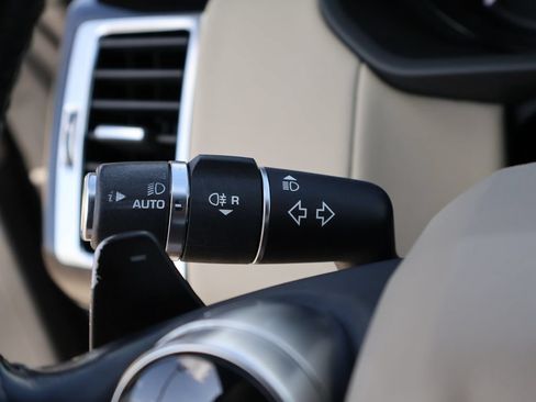 Used 2019 Land Rover Discovery SE AWD/4WD image 36